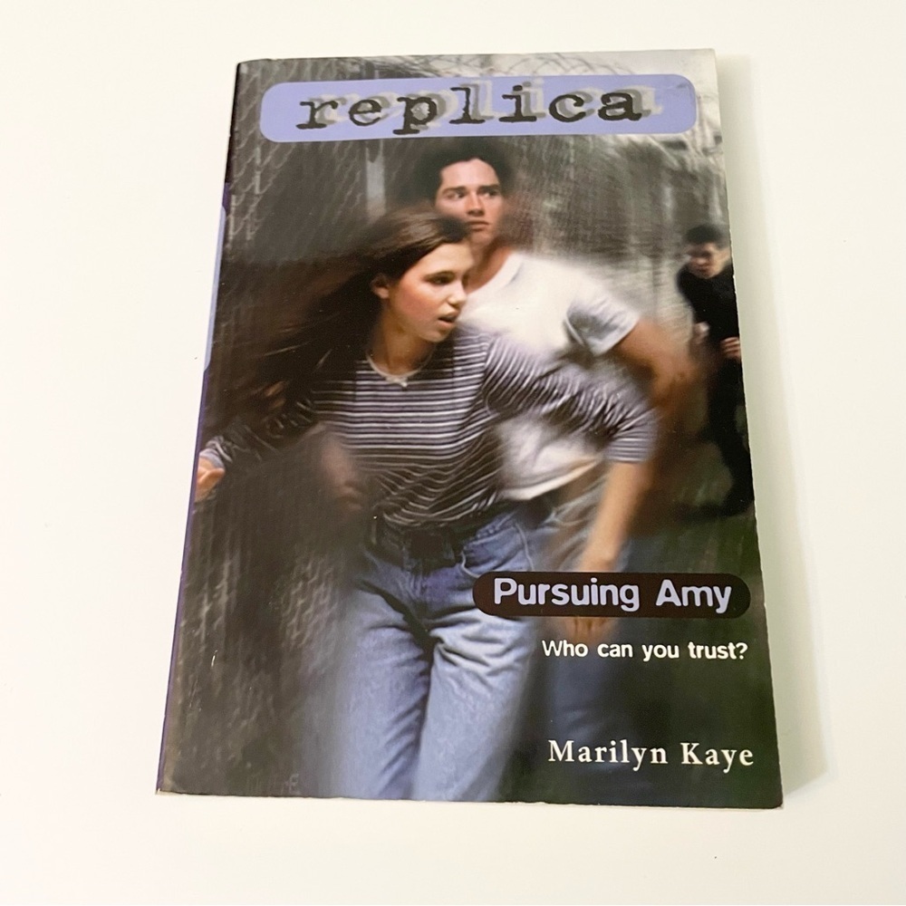 Vtg 1998 Pursuing Amy Paperback Book Replica #2 Marilyn Kaye